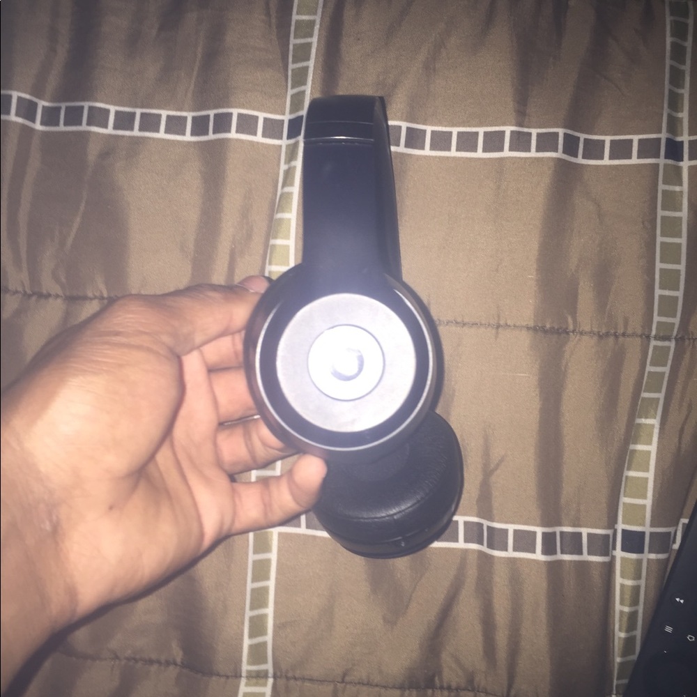 Bluetooth headphones beats solo